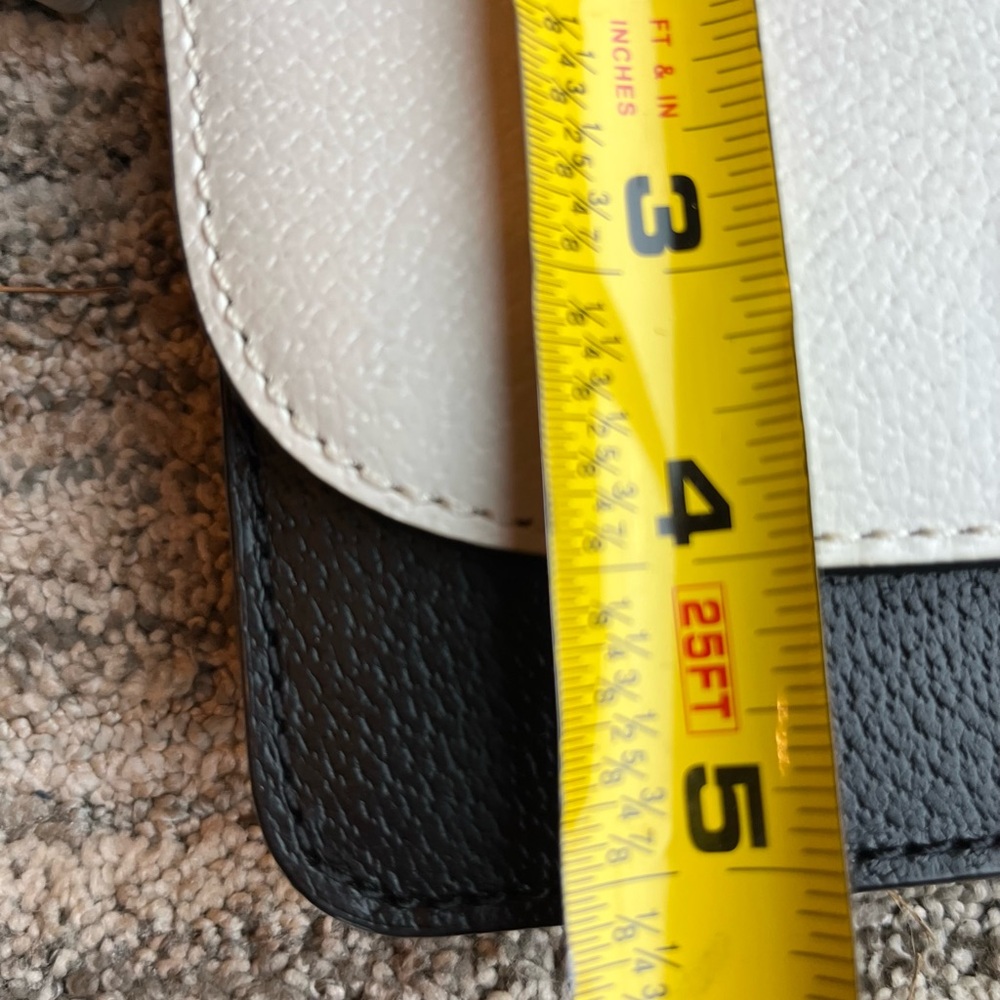 Kate Spade Crossbody - Picture 4 of 10